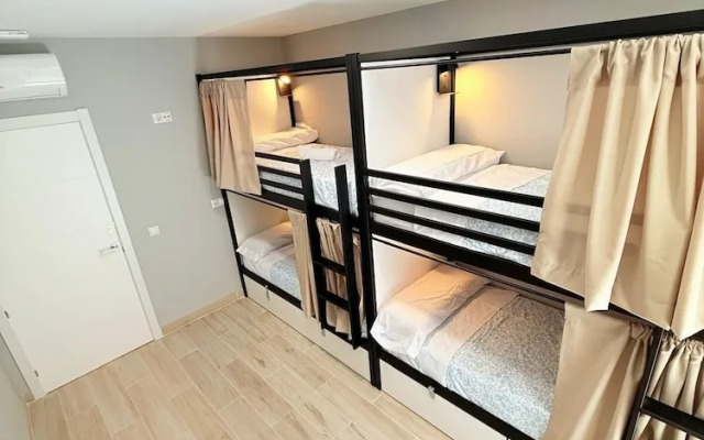 Hostel Vam Torrejon
