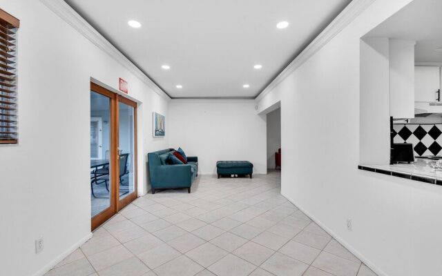 Hollywood Hills 3BD Home w Backyard