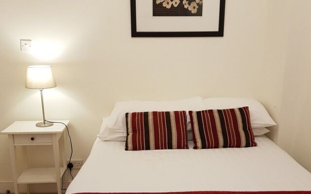 Modern 2 Bedroom Flat in Victoria - Zone 1