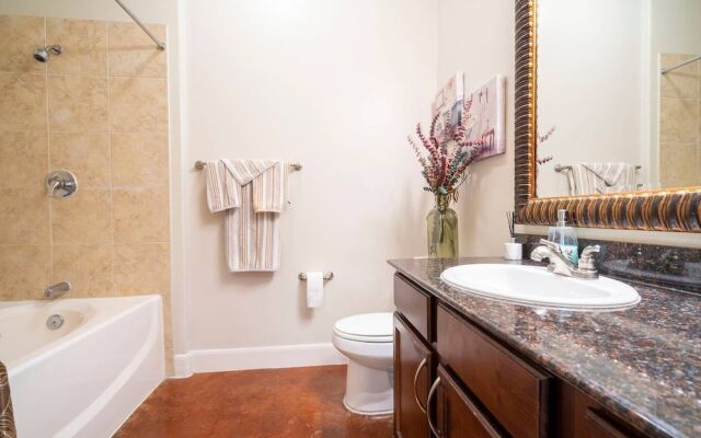 Luxurious Business & Family Montrose Condo -