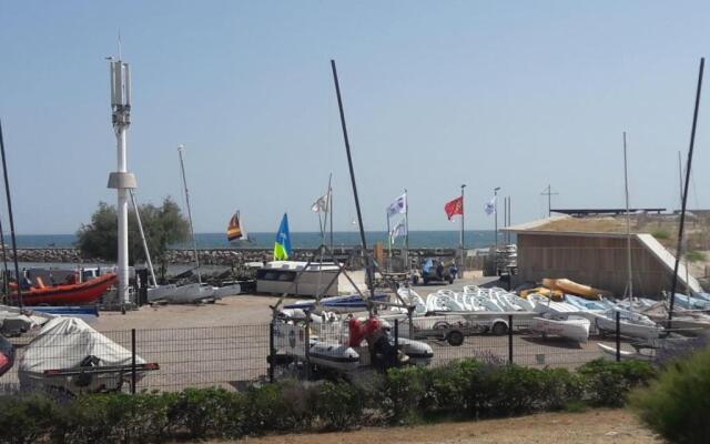 T3 Carnon, 1ère ligne 50m plage terrasse parking