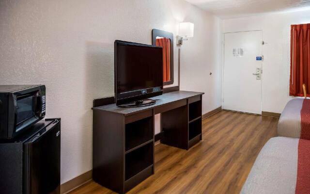 Motel 6 Opelika, AL