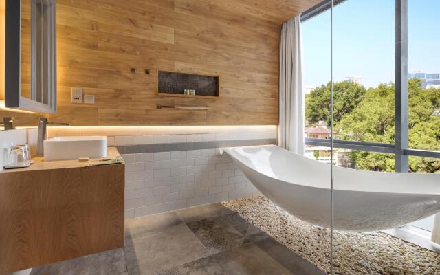 Fusion Suites Saigon