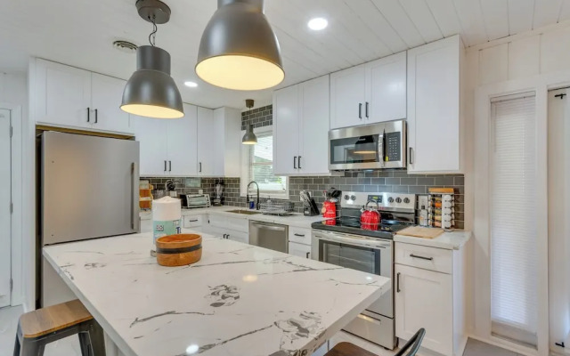 Stylish Pensacola Retreat w/ Patio & Grill!
