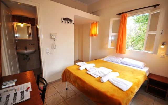 Santorini Camping Rooms
