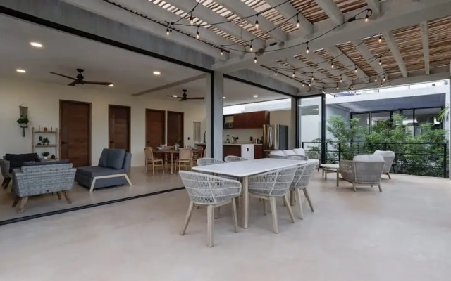 Luxury Penthouse w Private Pool Stunning Views