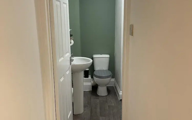 Family Friendly One Bedroom Apartment w King Bed