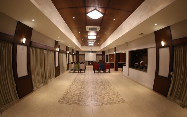 Neonz Resort & Club
