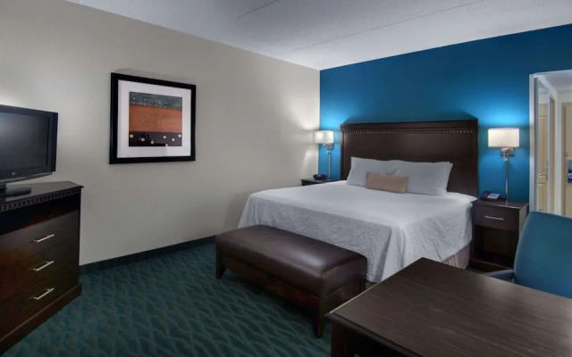 HAMPTON INN &amp; SUITES SMITHFIELD(H)