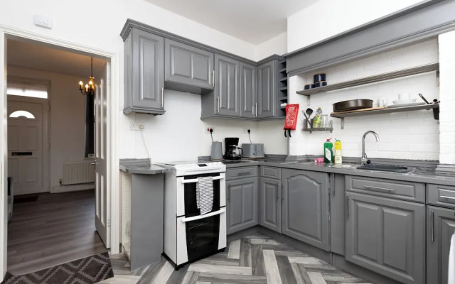 Cozy Nottingham Retreat Entire Home With 4 Bedroom