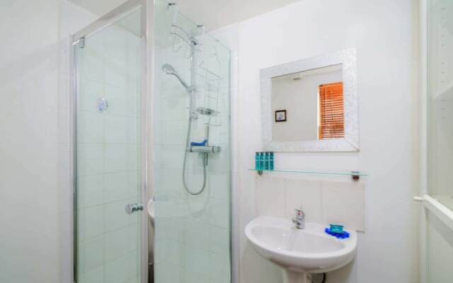 Homely and Spacious 4 Bed, up to 7 Guests, Dalston
