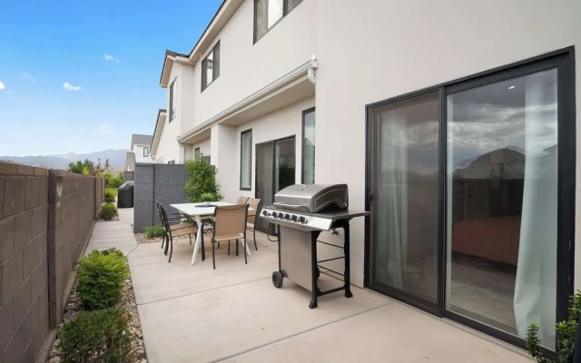 Magnolia Pool, Hot Tub, and Pickleball!