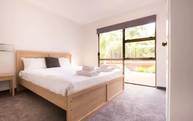Modern 4 Bedroom Family Home With Pool