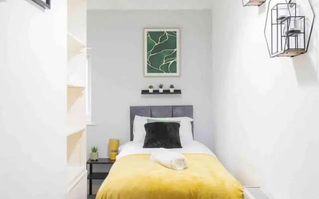 House-sleeps7-parking-garden-petfriendly