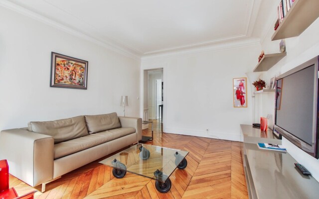Bright apartment - Victor Hugo
