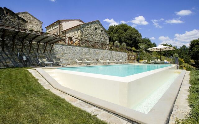Spacious Holiday Home with Swimming Pool in Anghiari