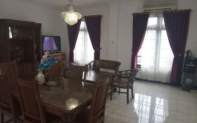 Graha Dinar Hotel by HIMA