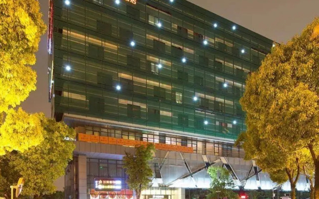 Warmly Hotel
