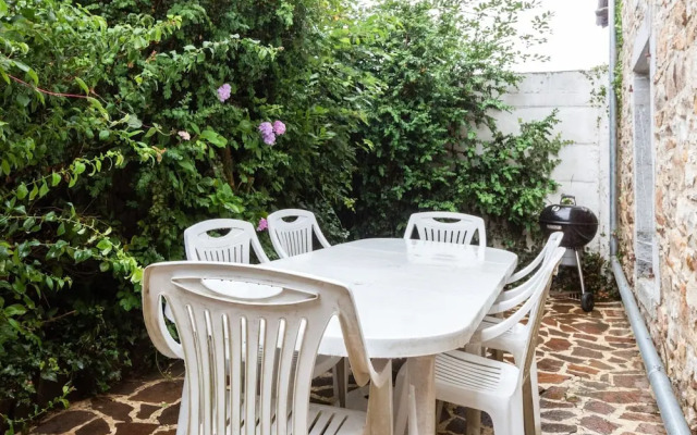 Enticing Holiday Home in Viroinval near Forest