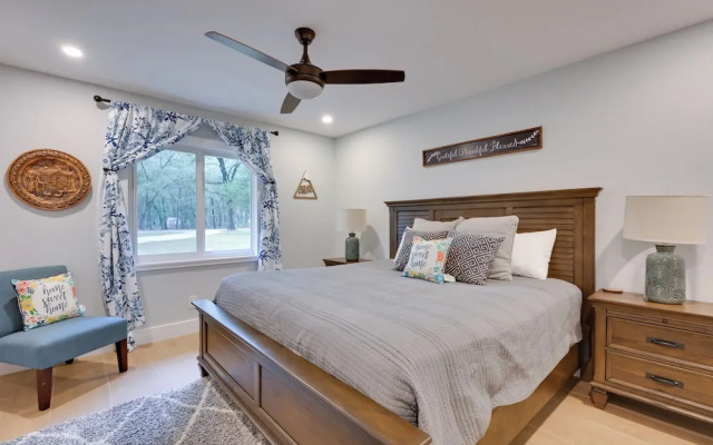 Inverness Getaway ~ 4 Mi to Henderson Lake!