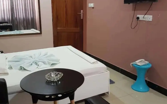 Nyaholoti Airport Hotel
