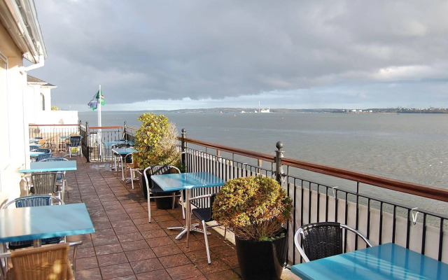 WatersEdge Hotel