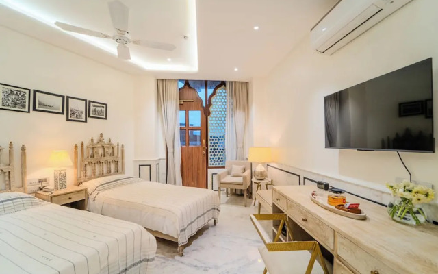Artisav House
