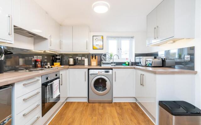 Town Center Apartment With 55'' Smart TV, Netflix