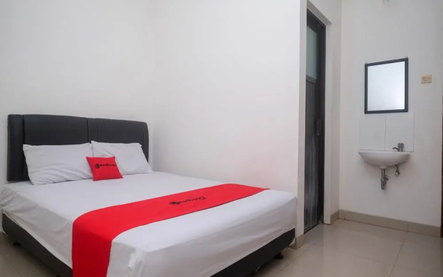 RedDoorz near Stasiun Solo Balapan 3