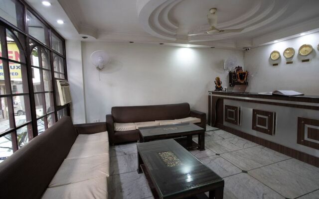 OYO 43687 Golden Deluxe Hotel