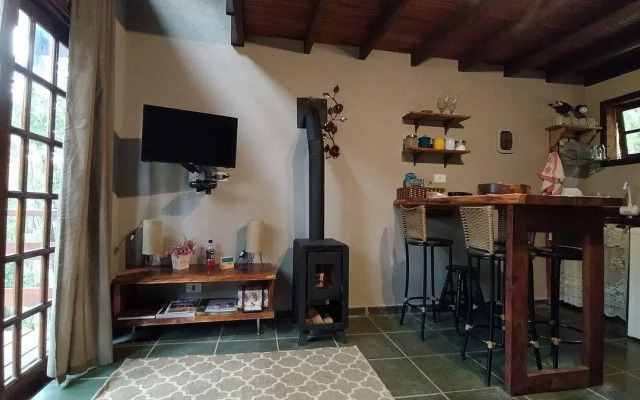 Chalé dos Pássaros - Varanda com vista p/ Natureza