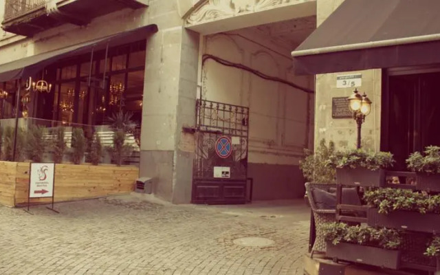 Squirrel Hostel Tbilisi
