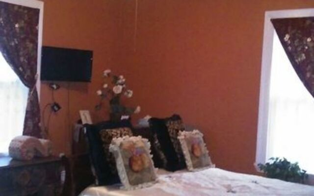 Six Acres Bed & Breakfast