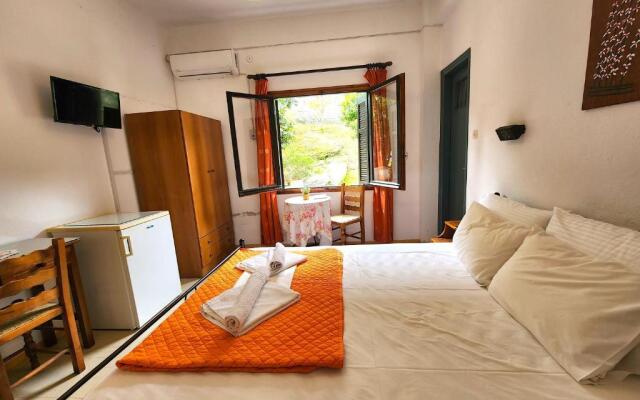 Yalla Hotel Chorefto