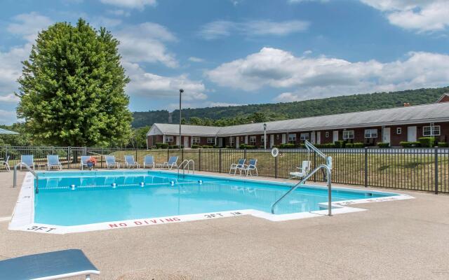 Quality Inn Breeze Manor