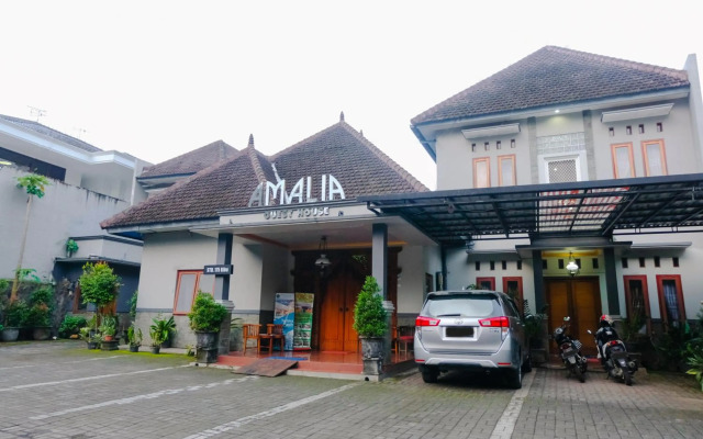 OYO 778 Guest House Amalia Malang