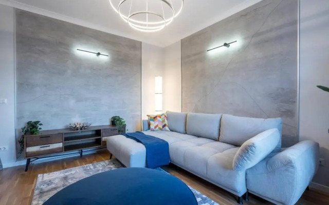 Sunny 3BR Midtown Flat - Amazing View Balcony