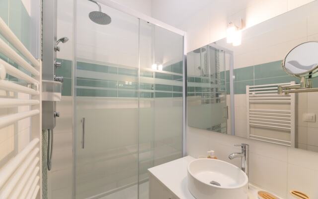 Daumier - New 2 Bdrs Flat near la Seine