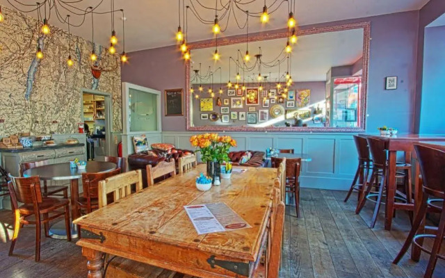 Monties Guest House