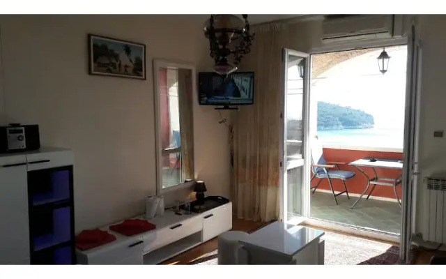 Apartment & Rooms House with Garden