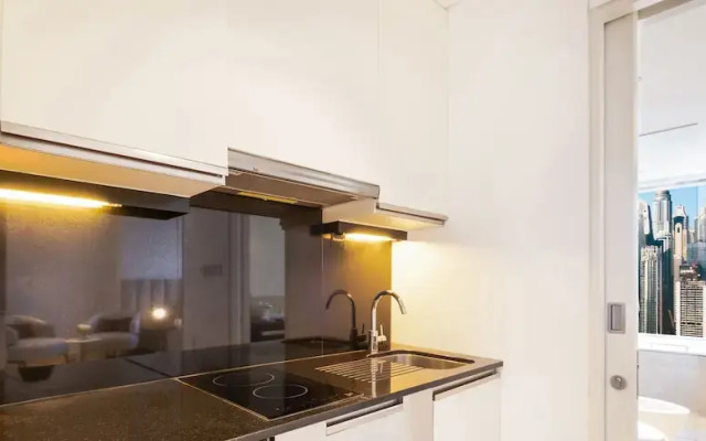 LUX The JW Marina Studio 2