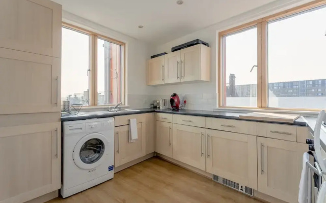 Modern 2 Bedroom Flat in Elephant & Castle