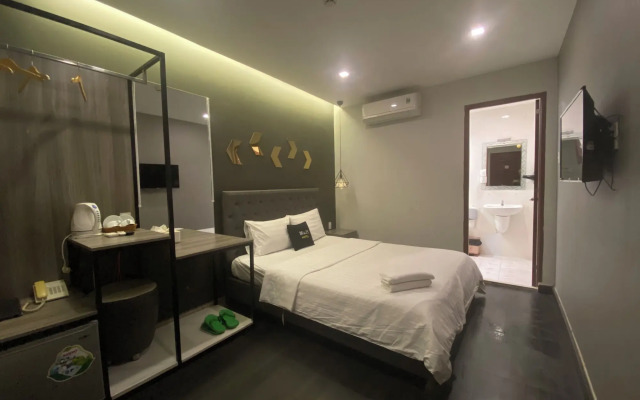 M&H Hotel