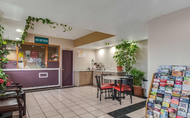 Super 8 Motel - Midwest City/East/Okc Area