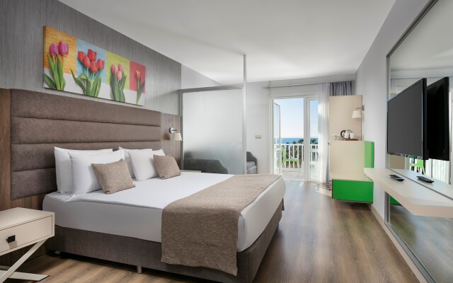 Seven Seas Hotel Blue