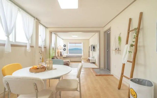 Yeosu Canada meo Village pet Pension