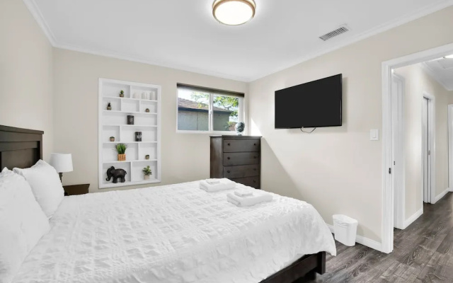 Martha by Avantstay Brand New LA Valley Home