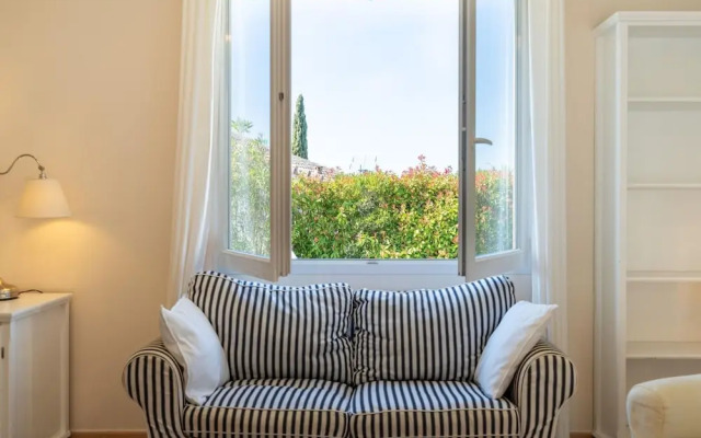 Villa in Montbrun With Pool and Mountain Views