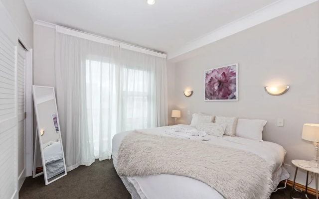 Panoramic Views - 2 Bedroom Sub-Penthouse – Guest Rooms – Auckland
