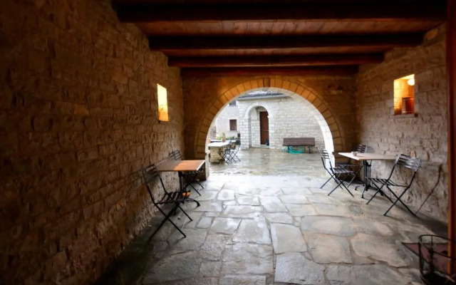 Nikolas Guesthouse